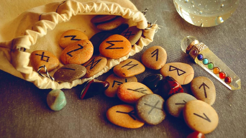 Предсказания с помощью рун