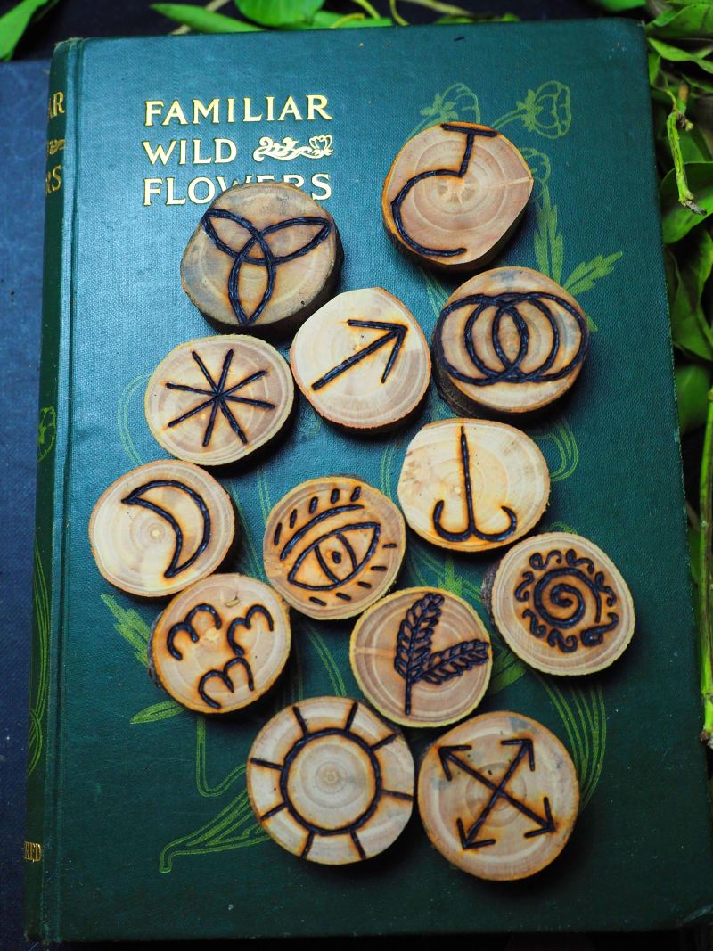 Руны в жизни человека