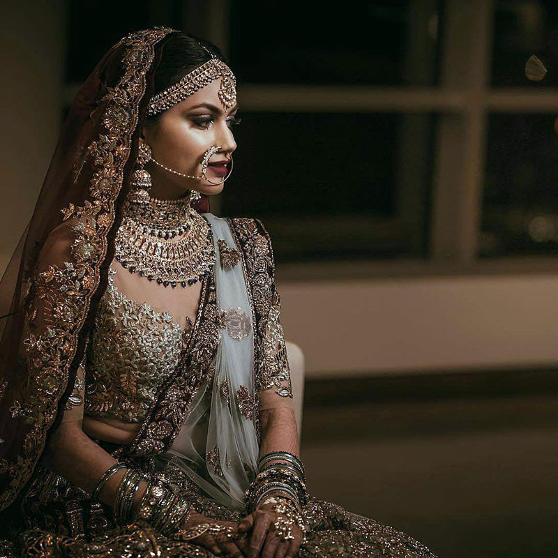 Индийская невеста в красивом сари