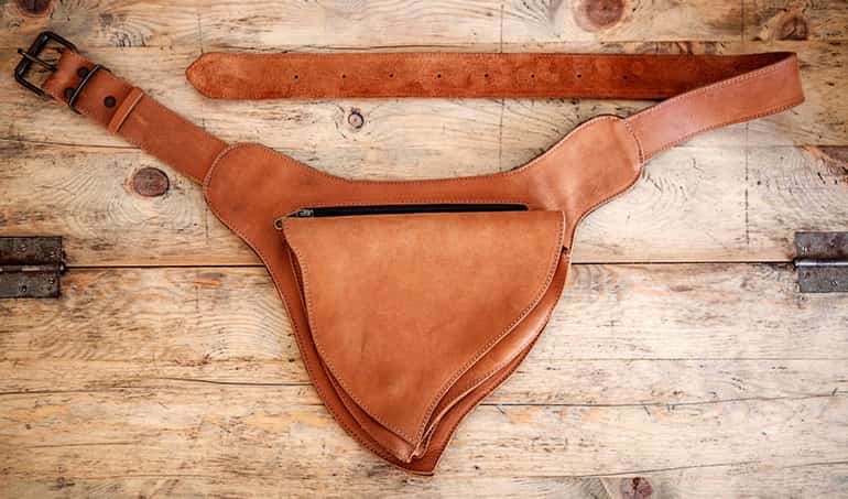 Рыжая сумка на пояс