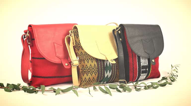 Сумка на плечо в разных цветах