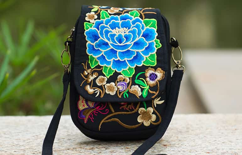 Черная сумка на плечо