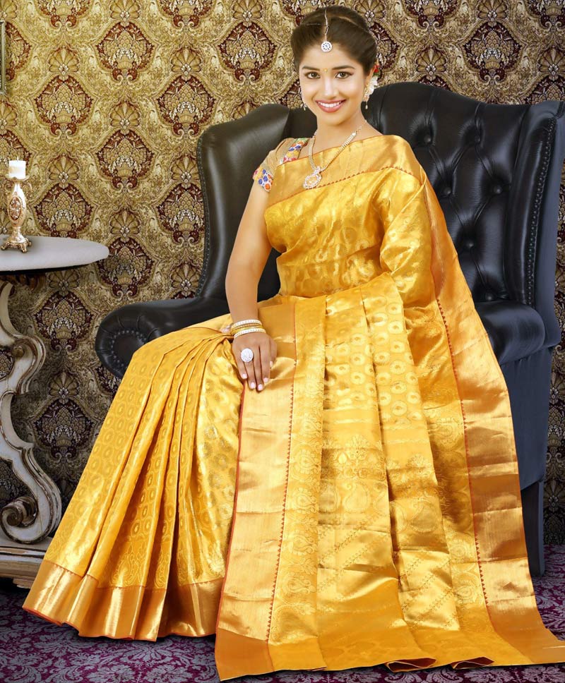 Желтые сари