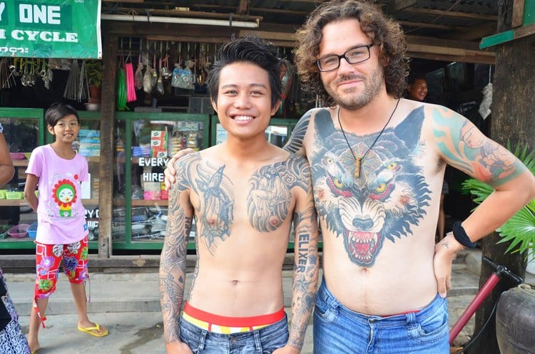 Этно татуировки на груди