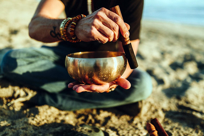 Сеанс звукотерапии, тибетские поющие чаши