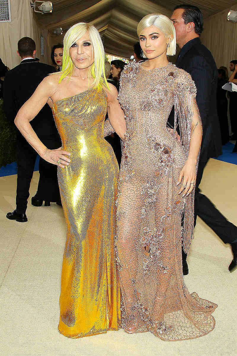 Популярные платья знаменитостей