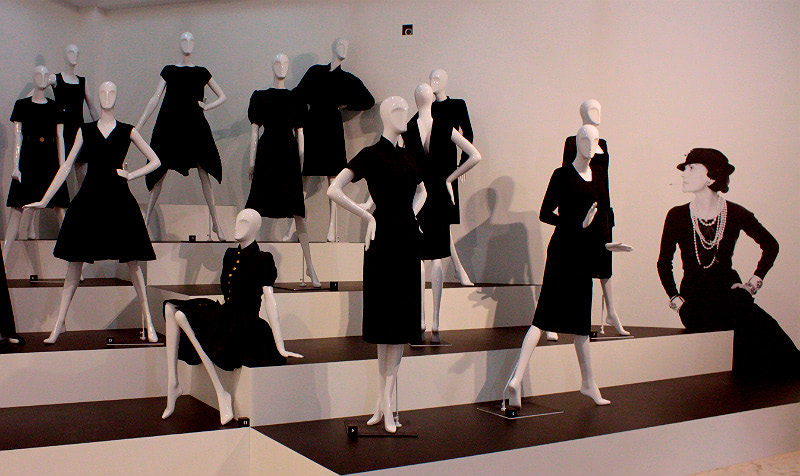 Знаменитое черное платье