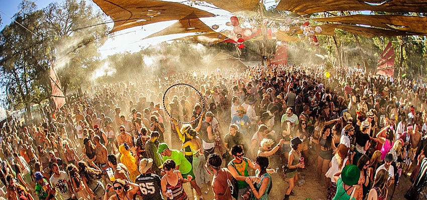 Трансовая вечеринка днем