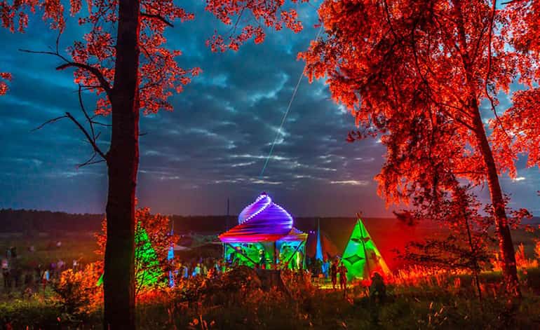 Декорации фестиваля Тримурти