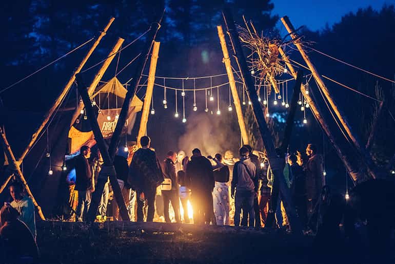 Ночные тусовки на Тримурти