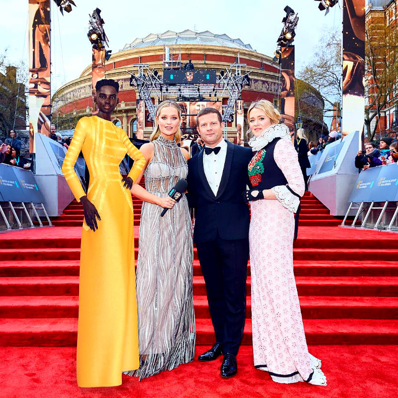 Онлайн модель Шуду Грэм