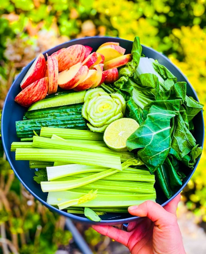 Мода 2021 зеленый цвет