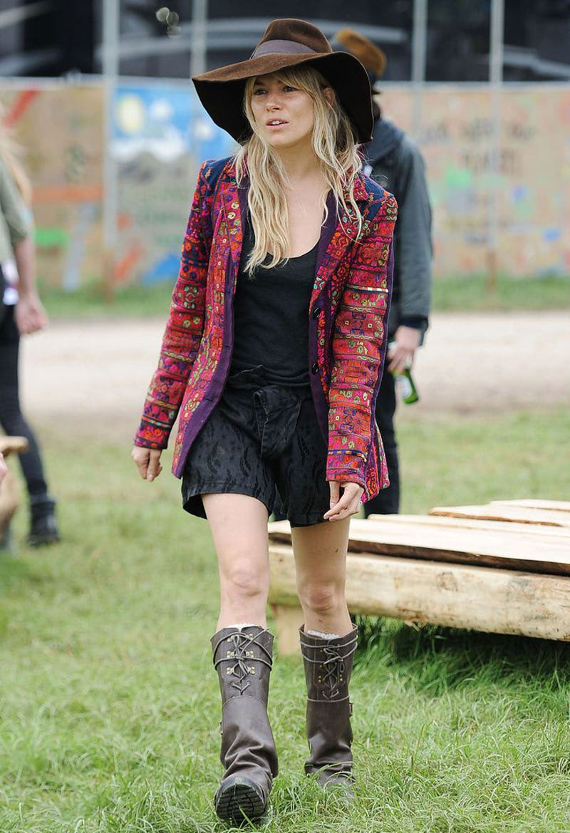 Женщины бохо: Сиенна Миллер на отдыхе