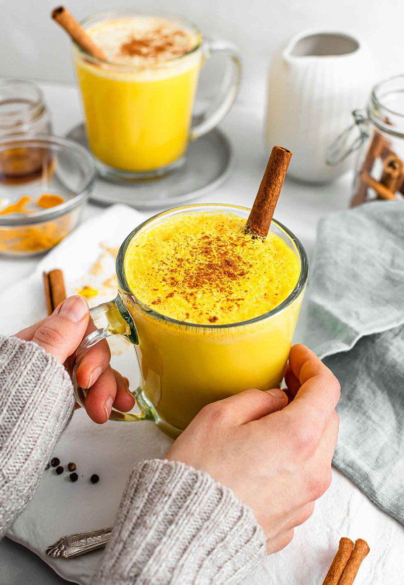 Молоко с куркумой — целебный напиток