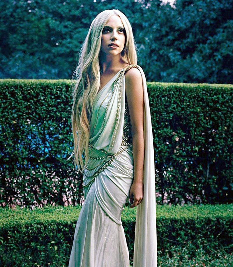 Леди Гага в сари